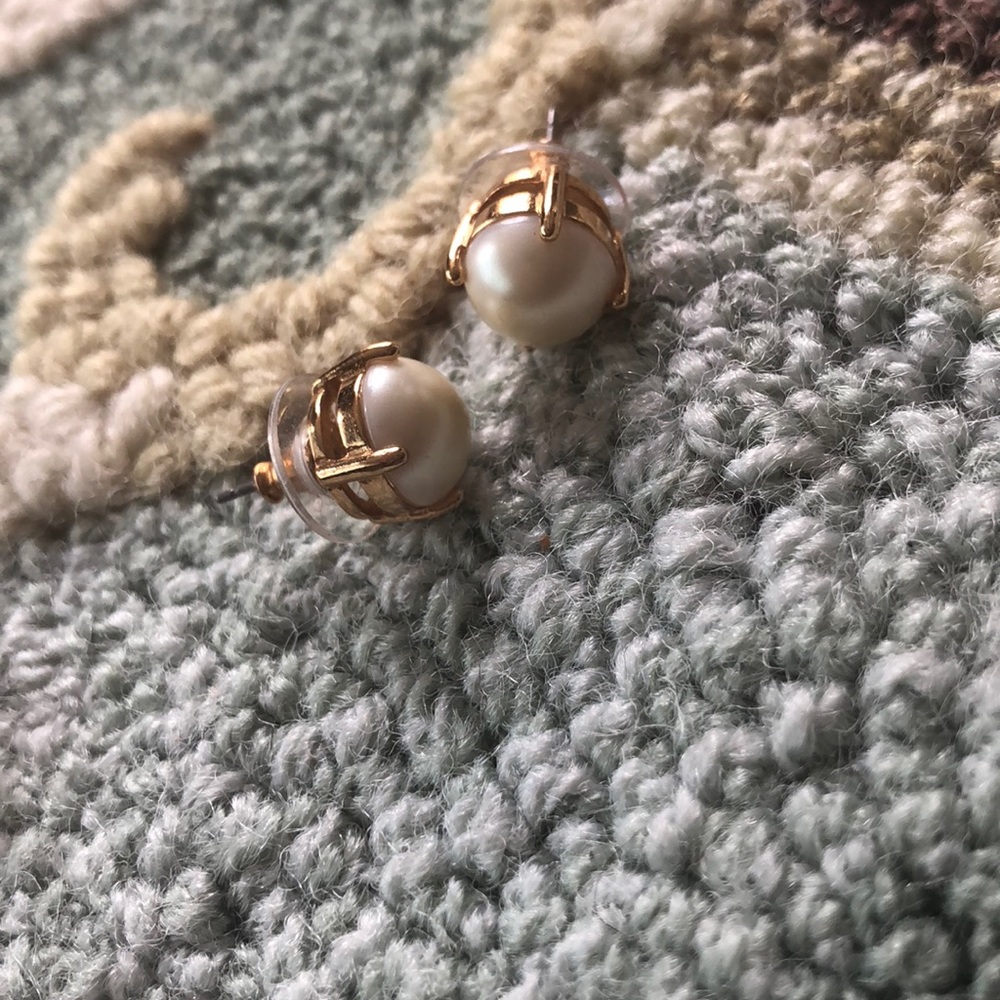 NWOT Kate Spade New York pearl stud earrings